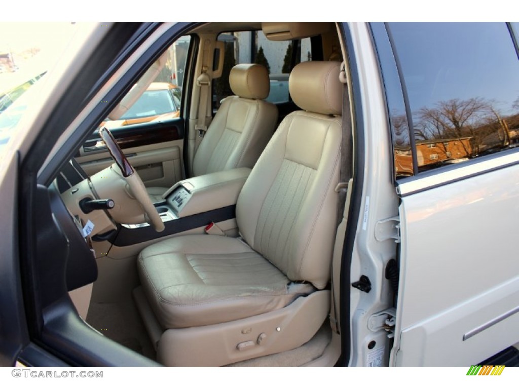 2006 Navigator Luxury 4x4 - Oxford White / Camel photo #13