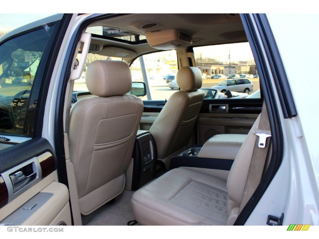 2006 Navigator Luxury 4x4 - Oxford White / Camel photo #15