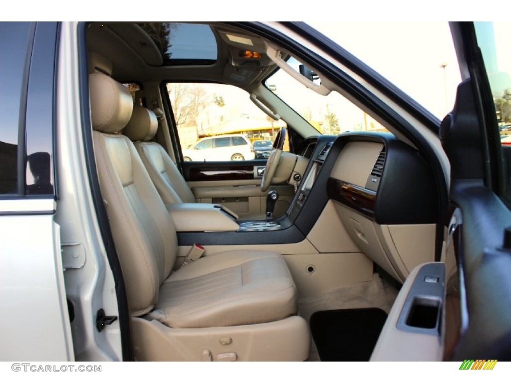 2006 Navigator Luxury 4x4 - Oxford White / Camel photo #20