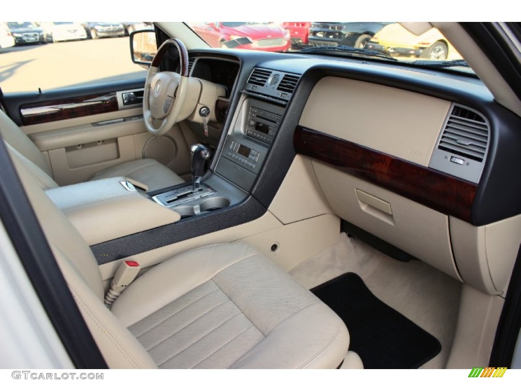 2006 Navigator Luxury 4x4 - Oxford White / Camel photo #21