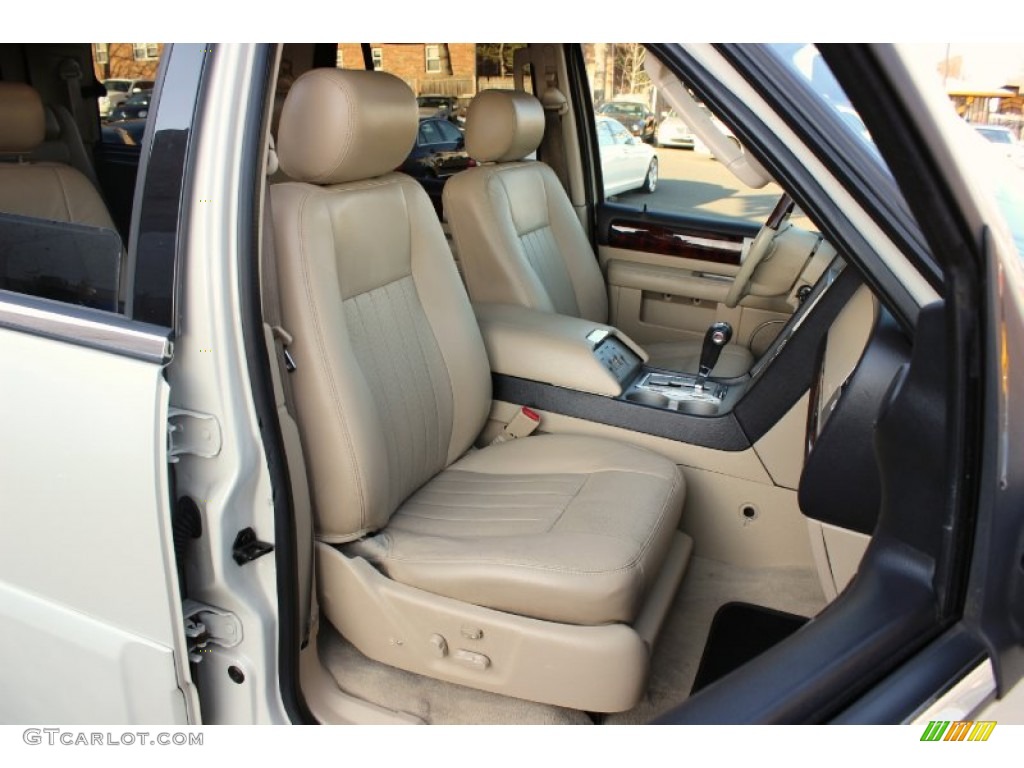 2006 Navigator Luxury 4x4 - Oxford White / Camel photo #22