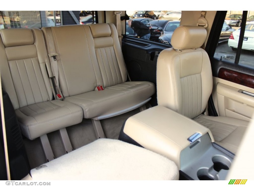 2006 Navigator Luxury 4x4 - Oxford White / Camel photo #25