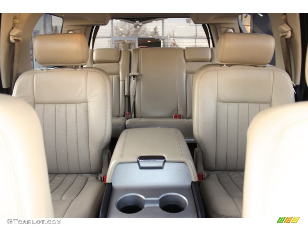 2006 Navigator Luxury 4x4 - Oxford White / Camel photo #26