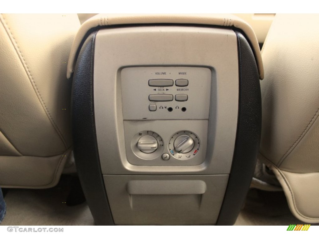 2006 Navigator Luxury 4x4 - Oxford White / Camel photo #30