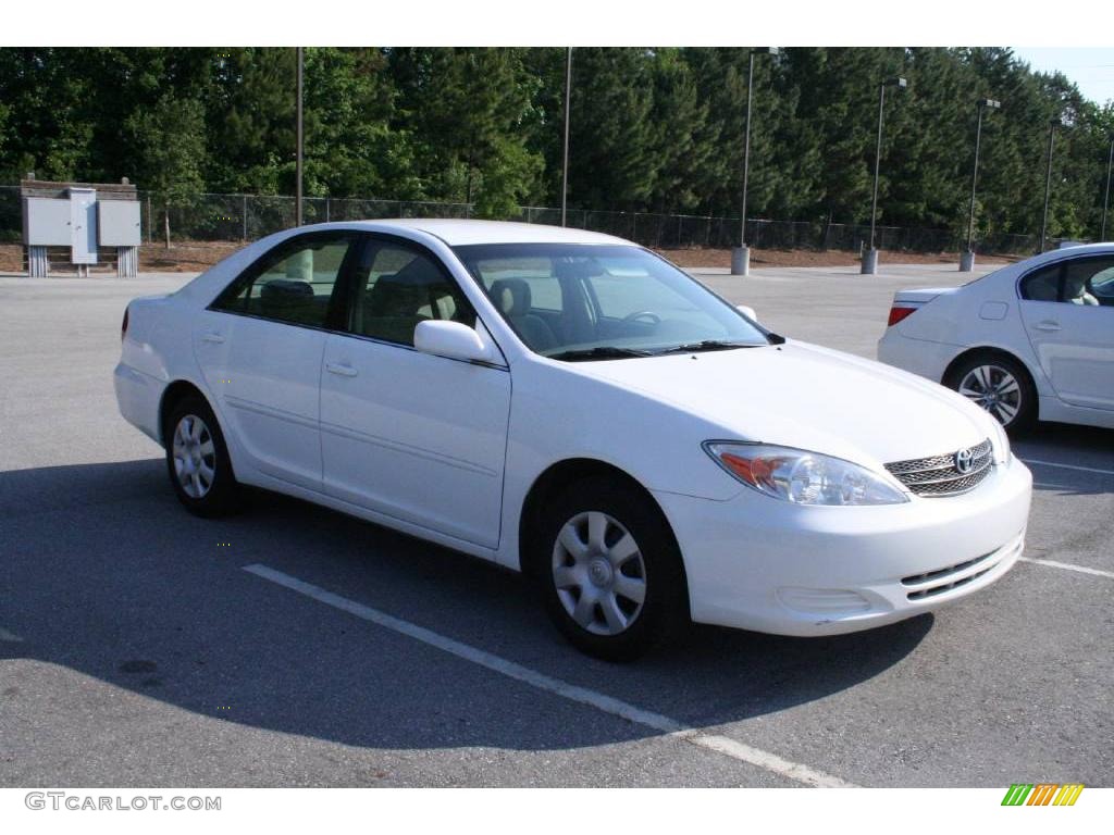 2004 Camry LE - Super White / Taupe photo #1
