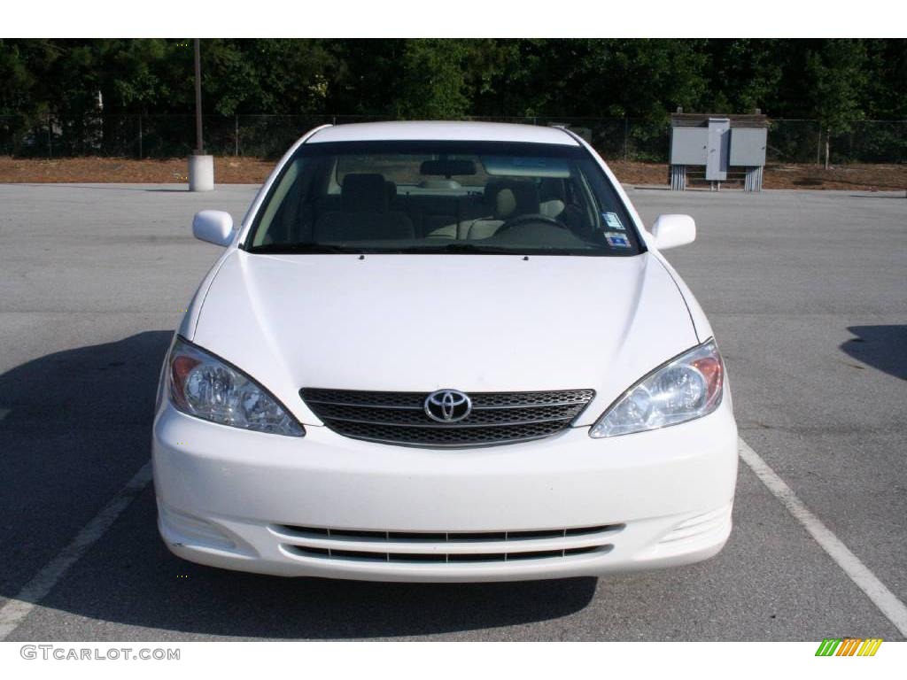 2004 Camry LE - Super White / Taupe photo #9