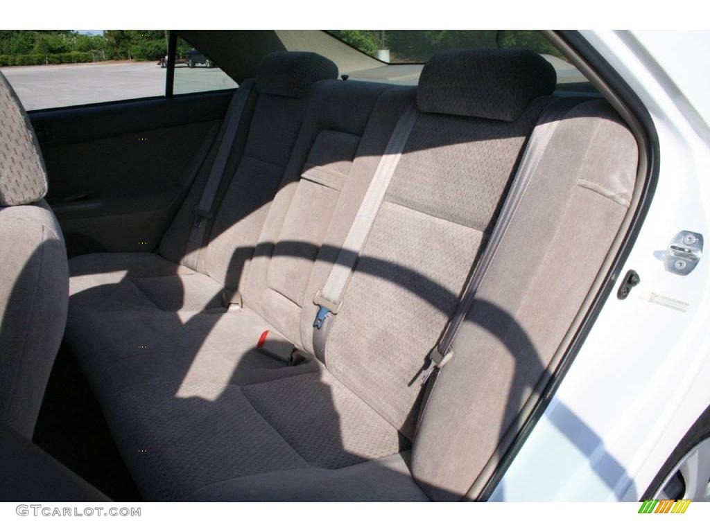 2004 Camry LE - Super White / Taupe photo #12