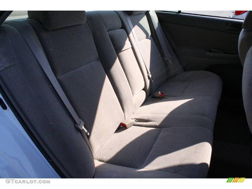 2004 Camry LE - Super White / Taupe photo #15