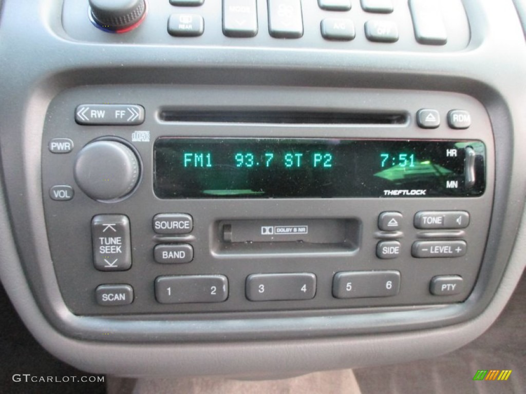 2003 Cadillac DeVille Sedan Audio System Photo #91772693