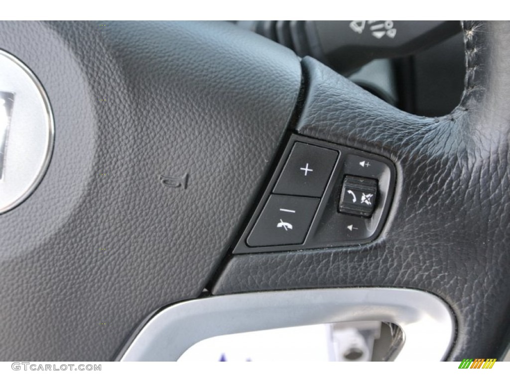 2009 Saturn VUE XR V6 Controls Photos