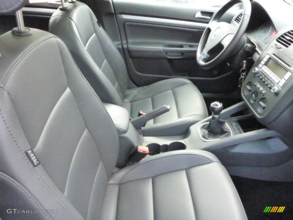 2009 Volkswagen Jetta SE SportWagen Front Seat Photo #91787624