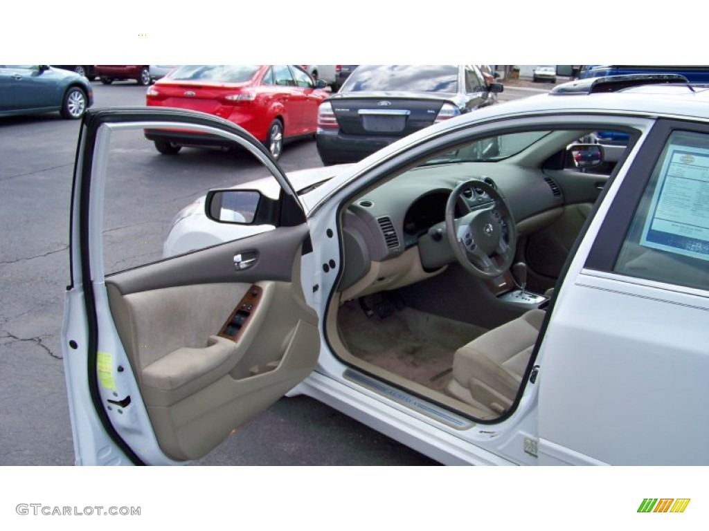 2007 Altima 2.5 S - Winter Frost Pearl / Blond photo #11