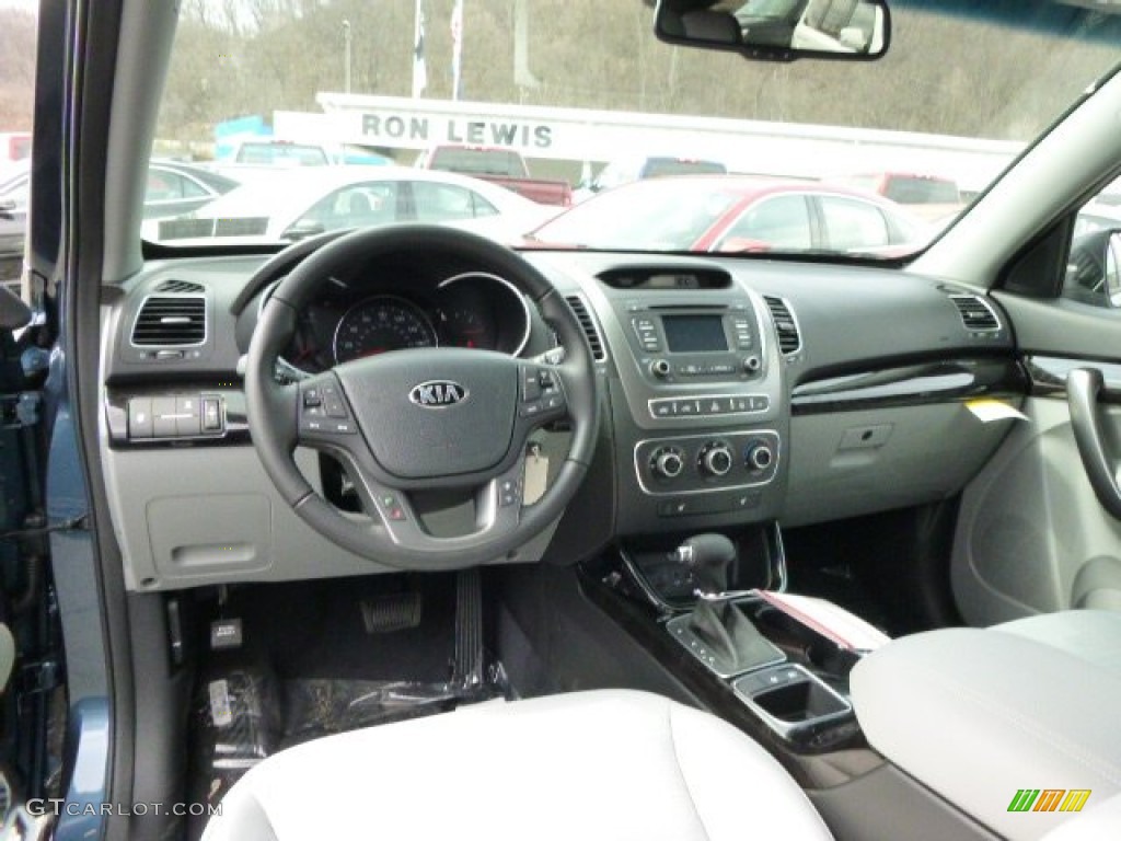 Gray Interior 2015 Kia Sorento LX AWD Photo #91796666
