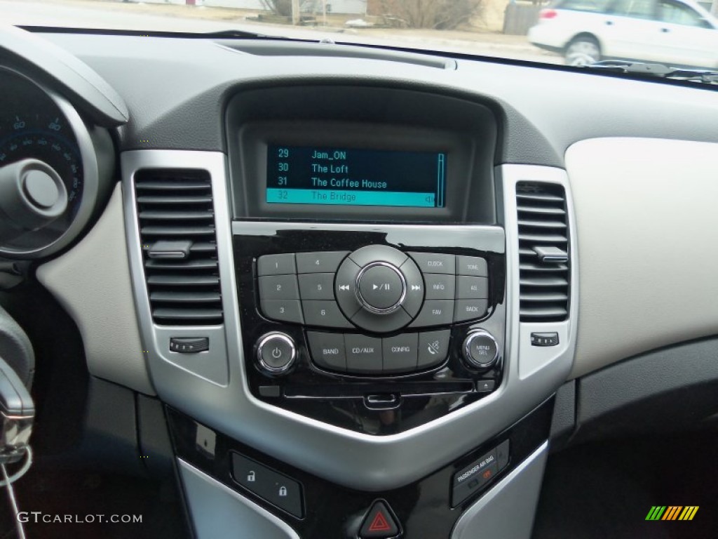 2014 Cruze LS - Rainforest Green Metallic / Jet Black/Medium Titanium photo #12