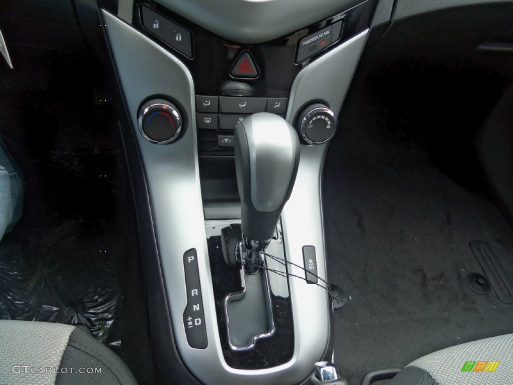 2014 Cruze LS - Rainforest Green Metallic / Jet Black/Medium Titanium photo #13