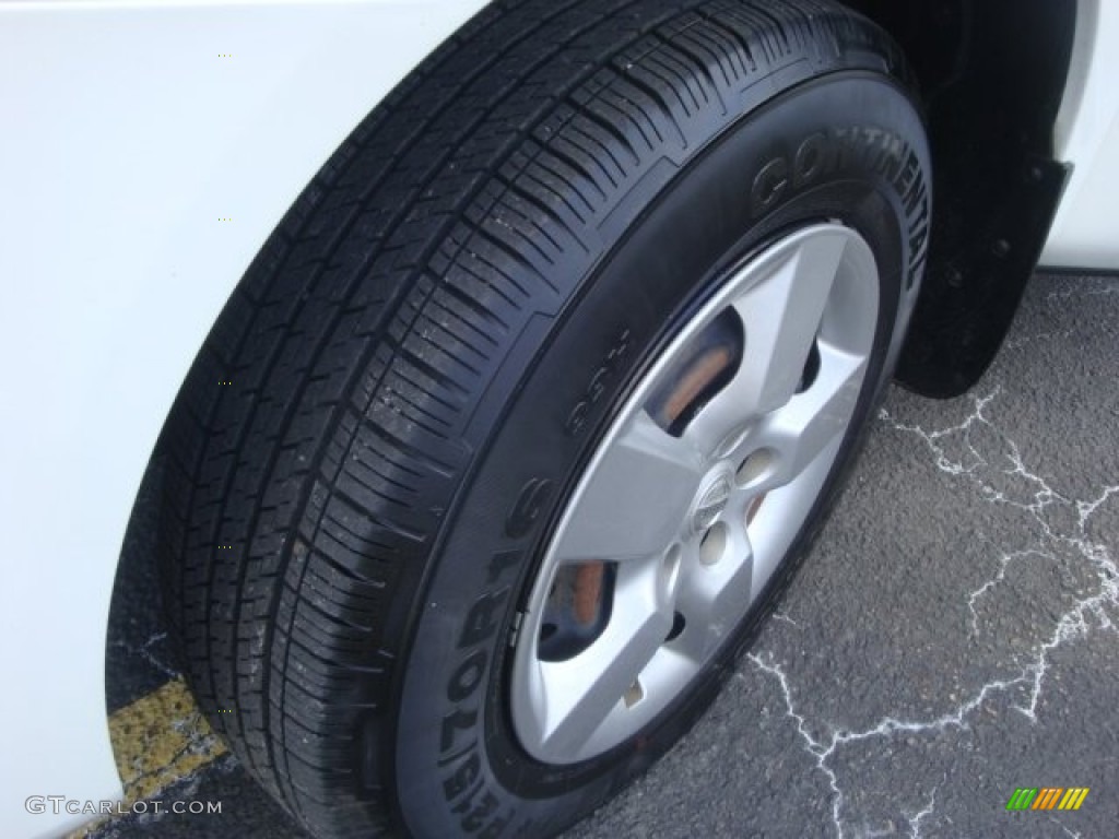 2011 Rogue S AWD - Pearl White / Black photo #9