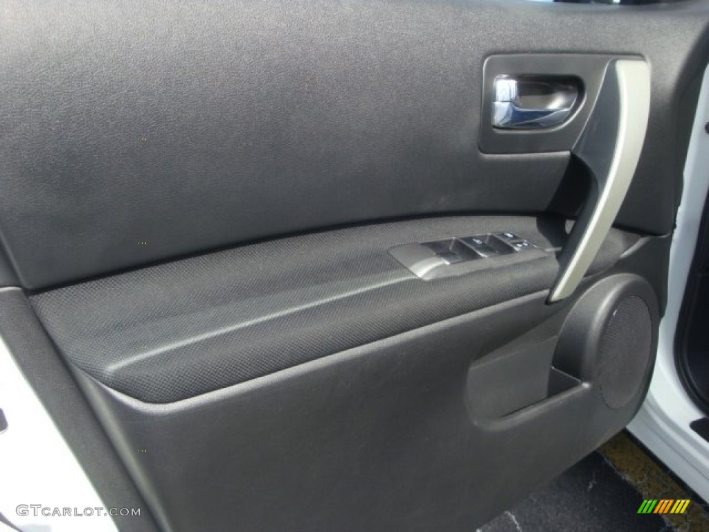 2011 Rogue S AWD - Pearl White / Black photo #25