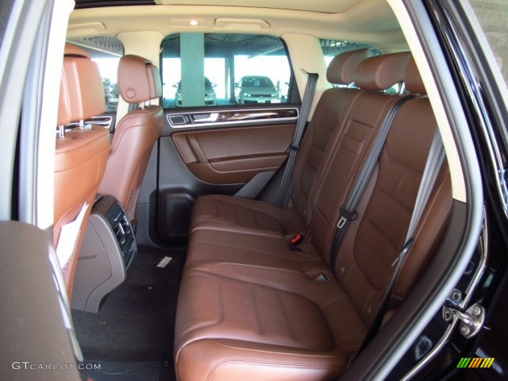 2014 Volkswagen Touareg TDI Executive 4Motion Rear Seat Photos