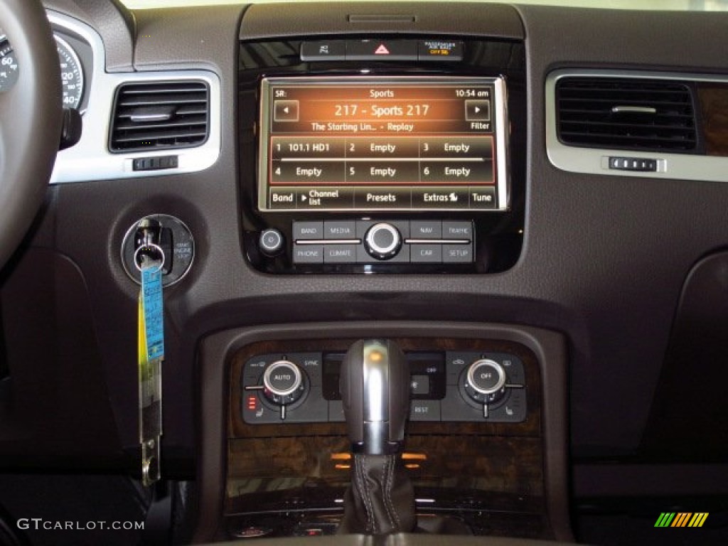 2014 Volkswagen Touareg TDI Executive 4Motion Controls Photos