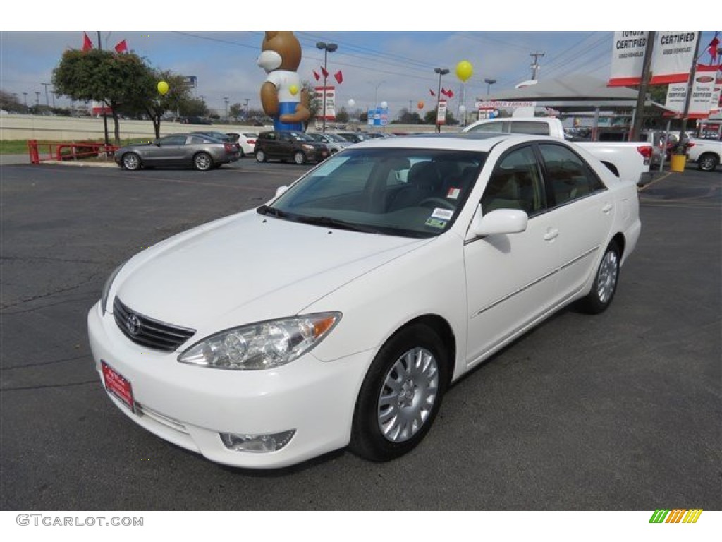2005 Camry XLE - Super White / Taupe photo #3