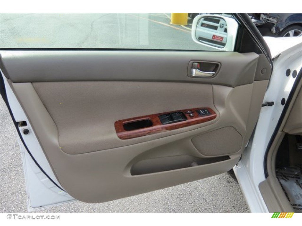 2005 Camry XLE - Super White / Taupe photo #10