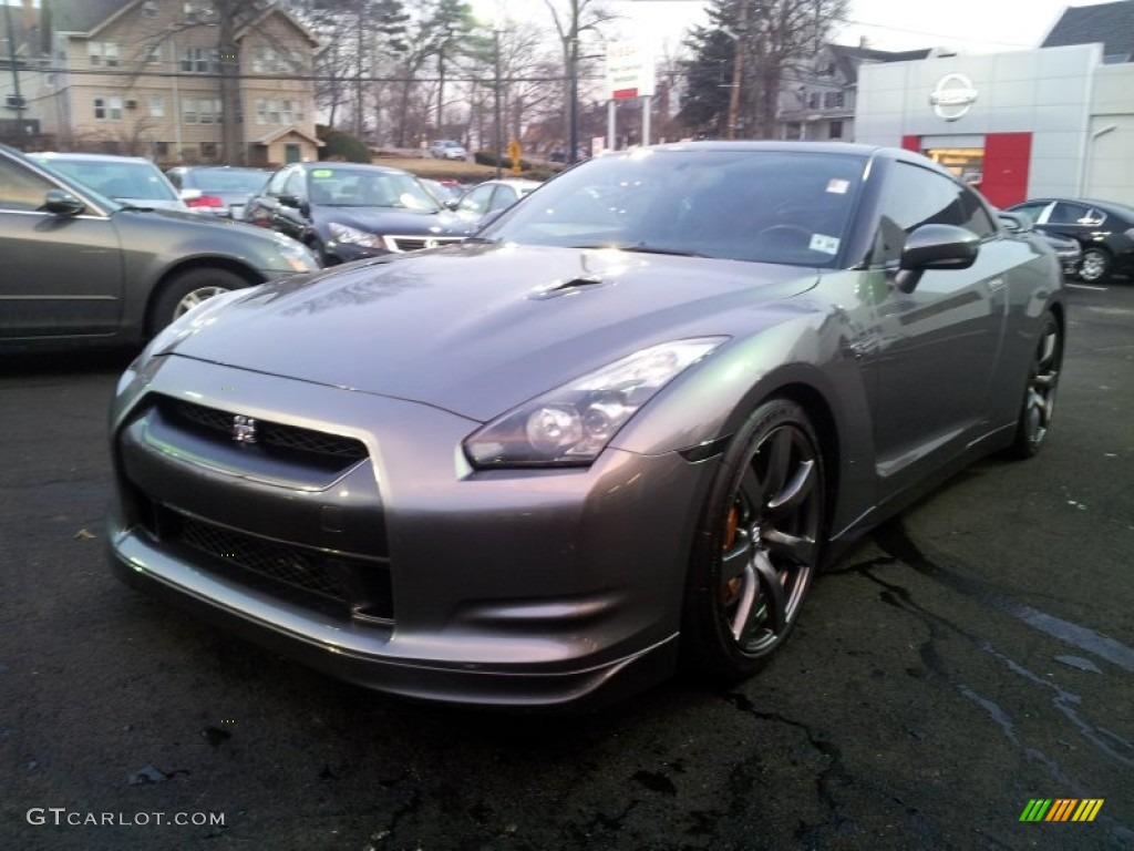 Gun Metallic Nissan GT-R