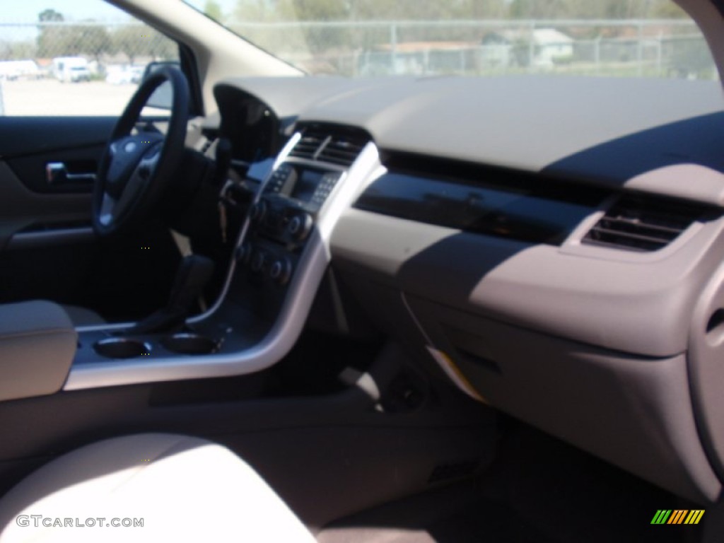 2014 Edge SE - Oxford White / Medium Light Stone photo #19
