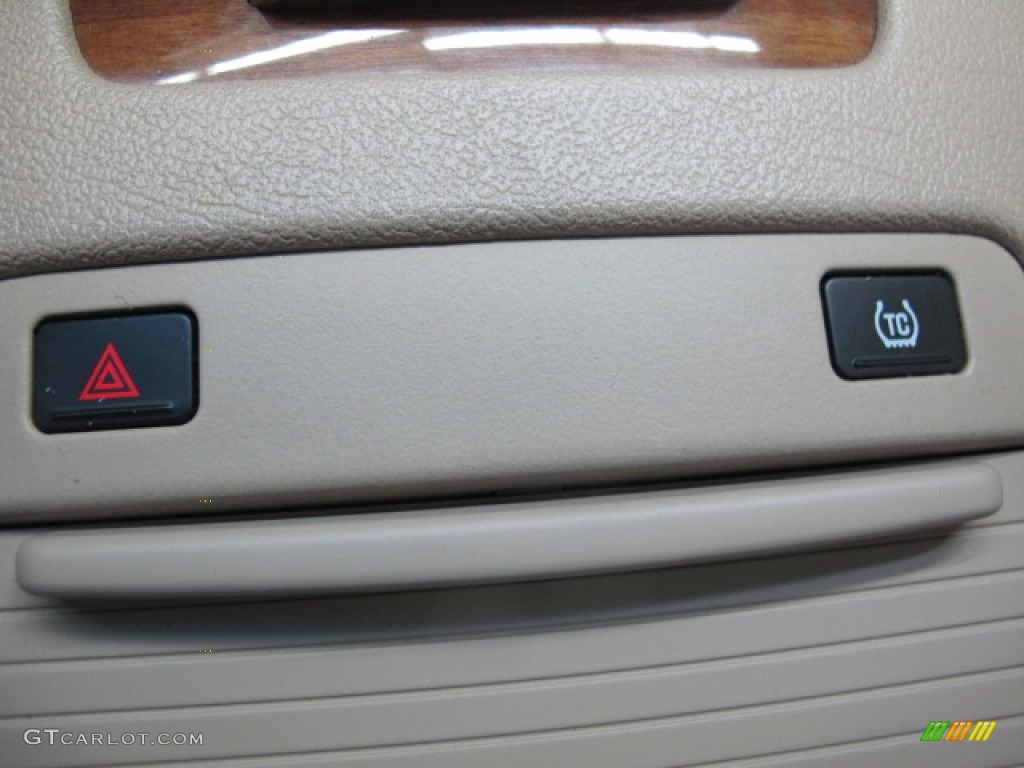 2005 STS 4 V8 AWD - White Diamond / Cashmere photo #32