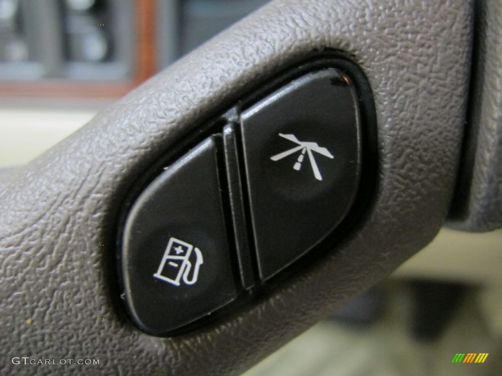 2003 Escalade AWD - Silver Sand / Shale photo #24