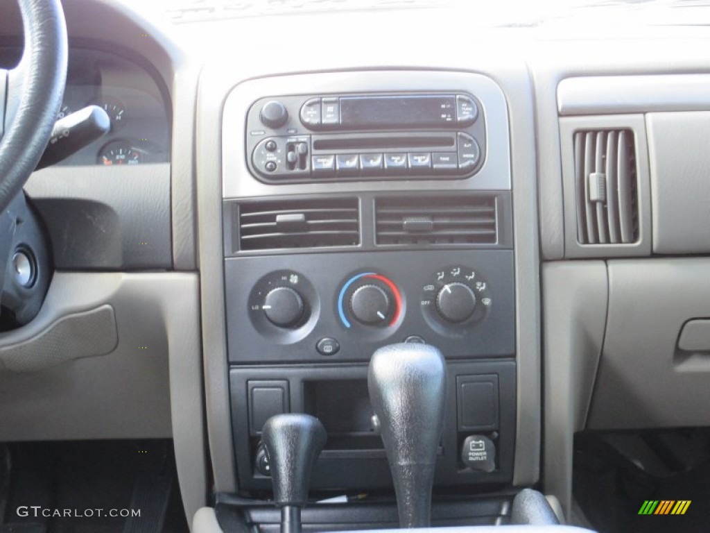 2004 Grand Cherokee Laredo 4x4 - Deep Beryl Green Pearl / Dark Slate Gray photo #20