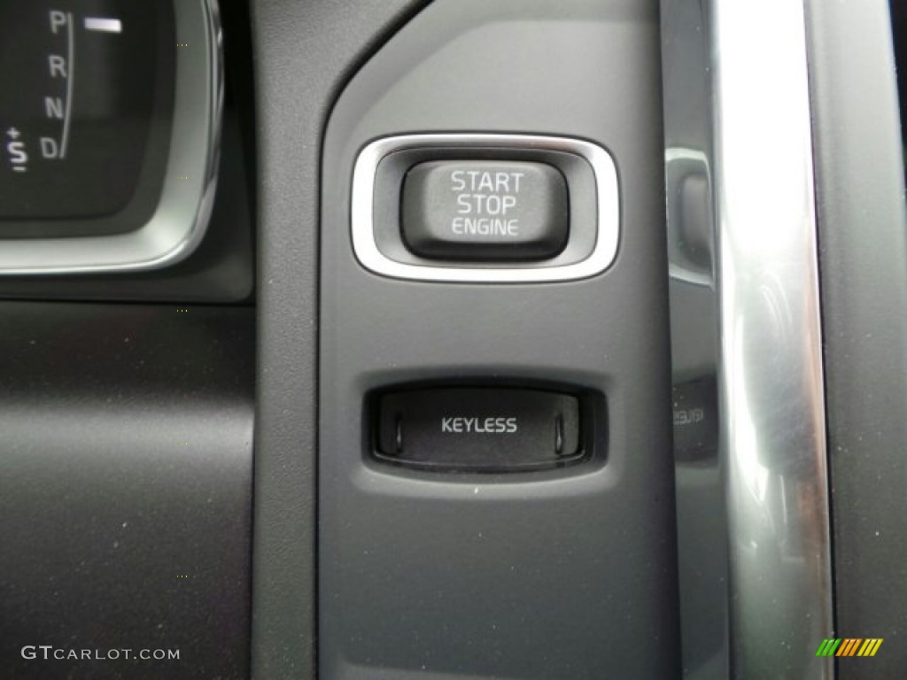 2015 Volvo XC60 T6 AWD R-Design Controls Photo #91876808