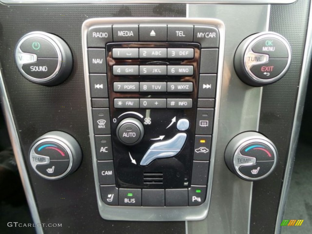 2015 Volvo XC60 T6 AWD R-Design Controls Photo #91876868