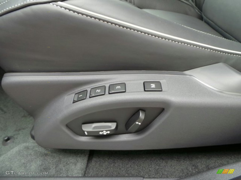 2015 Volvo XC60 T6 AWD R-Design Front Seat Photo #91877384