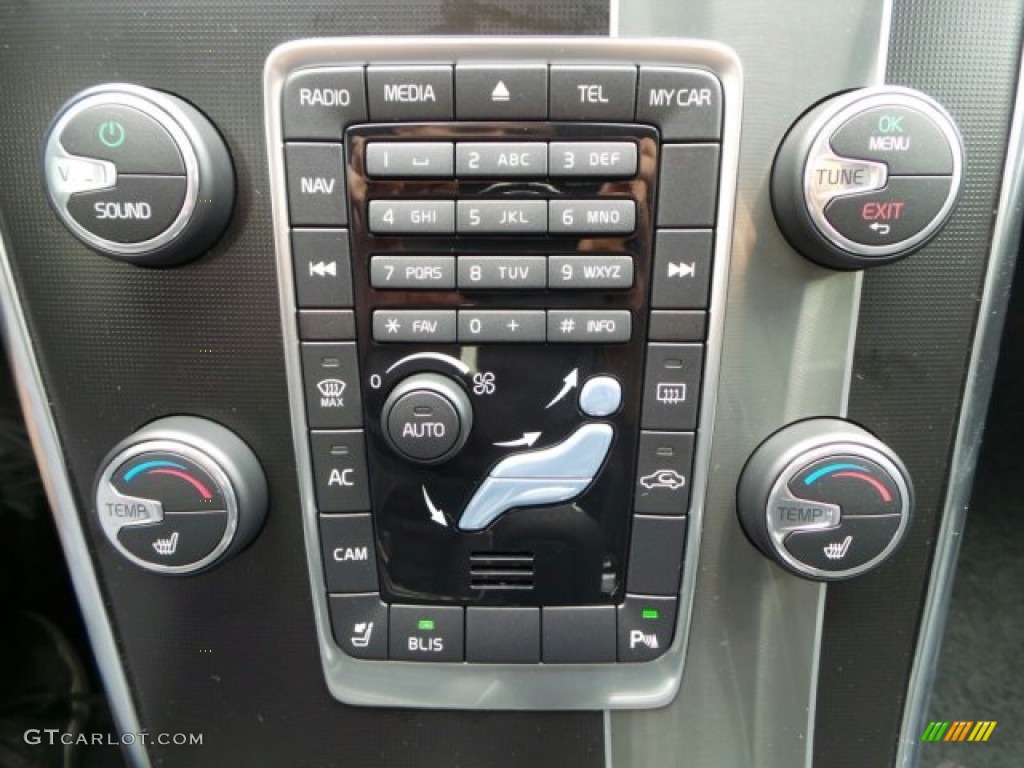 2015 Volvo XC60 T6 AWD R-Design Controls Photo #91877556