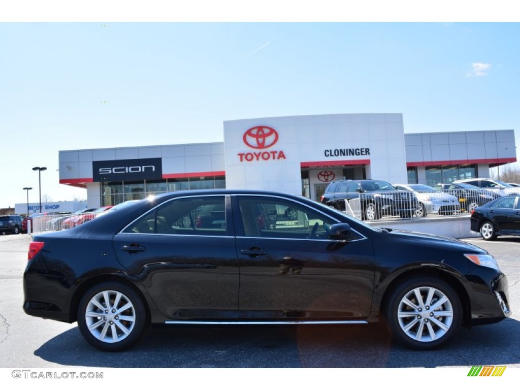 2014 Camry XLE V6 - Attitude Black Metallic / Ivory photo #2