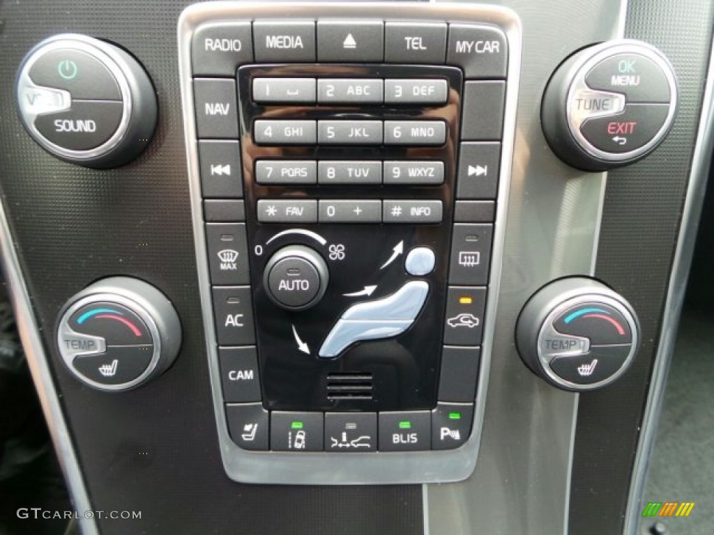 2015 Volvo XC60 T6 AWD R-Design Controls Photo #91878254