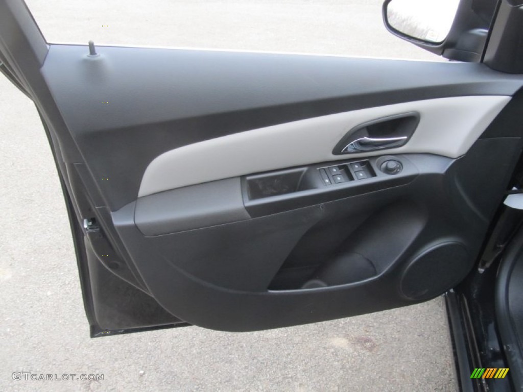 2014 Cruze LT - Black Granite Metallic / Medium Titanium photo #10