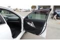 Super White - Camry SE Photo No. 11