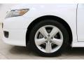 Super White - Camry SE Photo No. 30