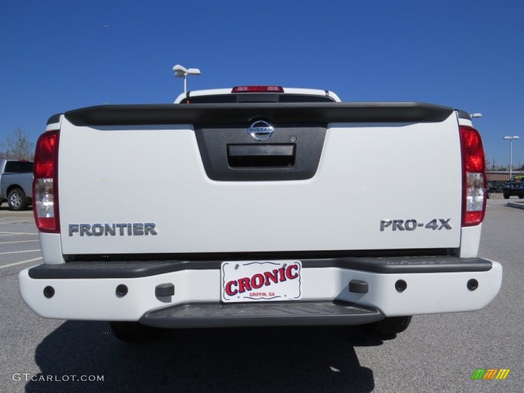 2014 Frontier Pro-4X Crew Cab 4x4 - Glacier White / Pro-4X Graphite/Steel photo #4