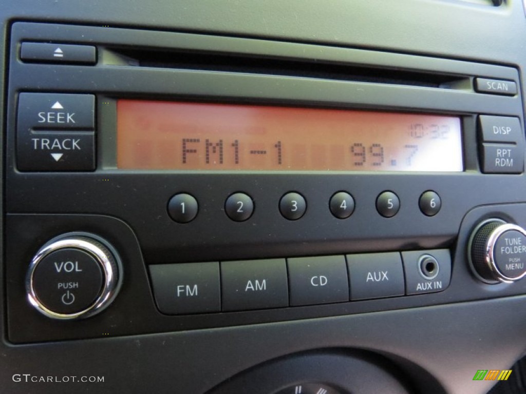 2014 Nissan Versa Note S Plus Controls Photo #91890398