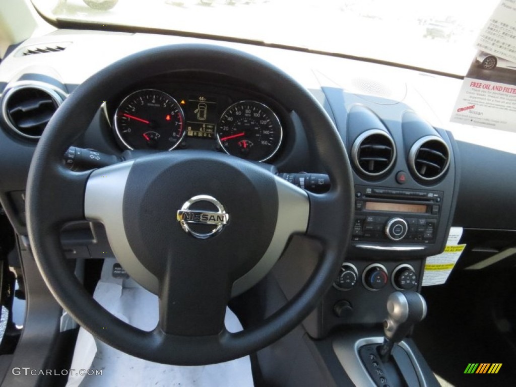 2014 Nissan Rogue Select S Dashboard Photos