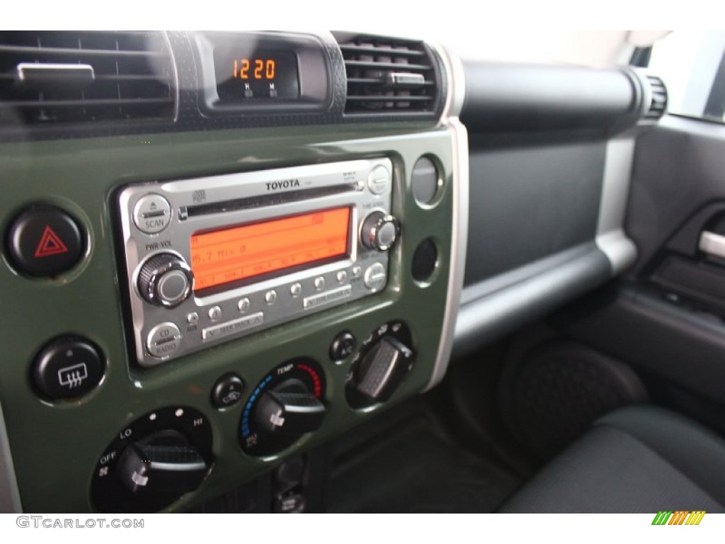2011 Toyota FJ Cruiser Standard FJ Cruiser Model Controls Photo #91895218