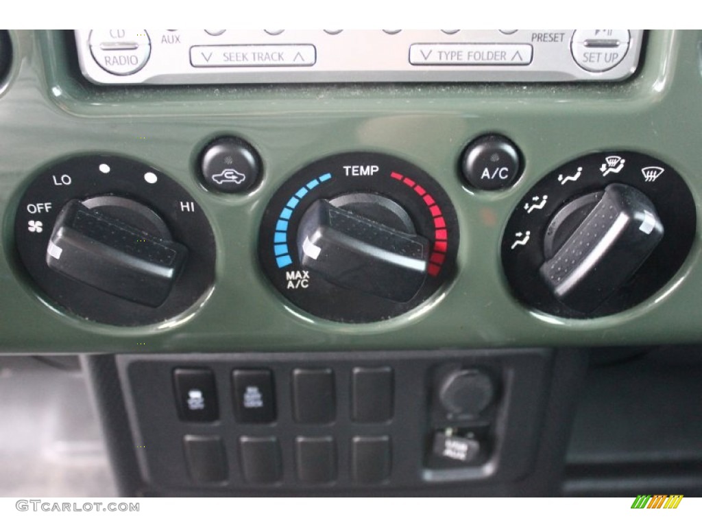 2011 Toyota FJ Cruiser Standard FJ Cruiser Model Controls Photo #91895278