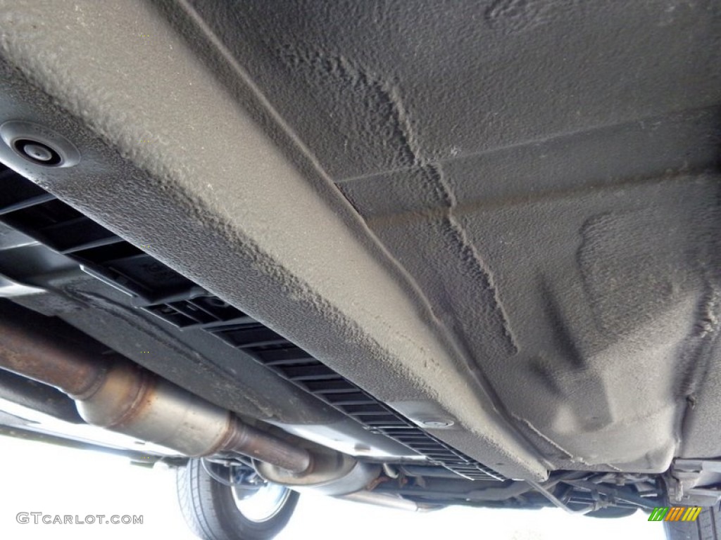 2000 Acura TL 3.2 Undercarriage Photos
