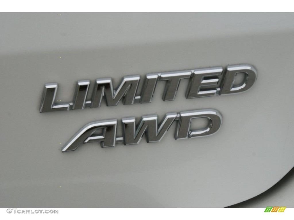 2012 Sienna XLE AWD - Super White / Light Gray photo #17