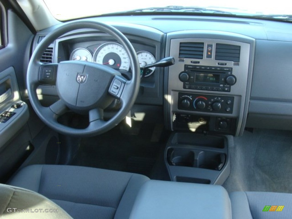 2006 Dakota SLT Club Cab 4x4 - Patriot Blue Pearl / Medium Slate Gray photo #17