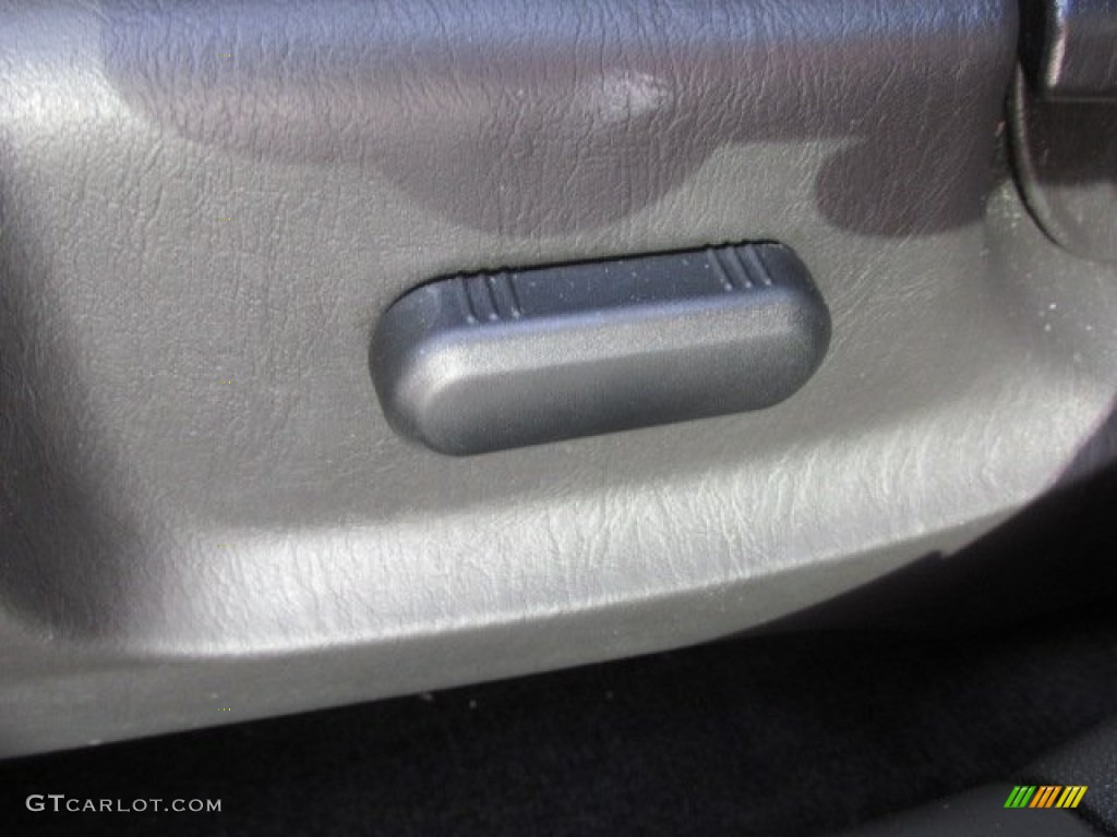 2011 Escape XLT V6 4WD - Ingot Silver Metallic / Charcoal Black photo #13