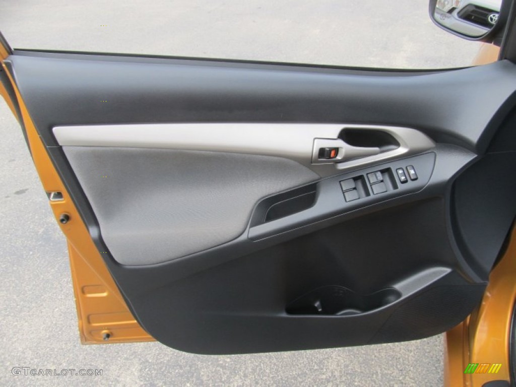 2009 Toyota Matrix S AWD Ash Gray Door Panel Photo #91926472