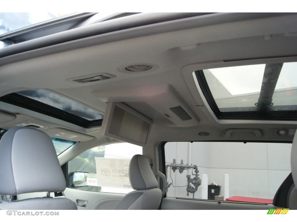 2014 Sienna Limited AWD - Silver Sky Metallic / Light Gray photo #9